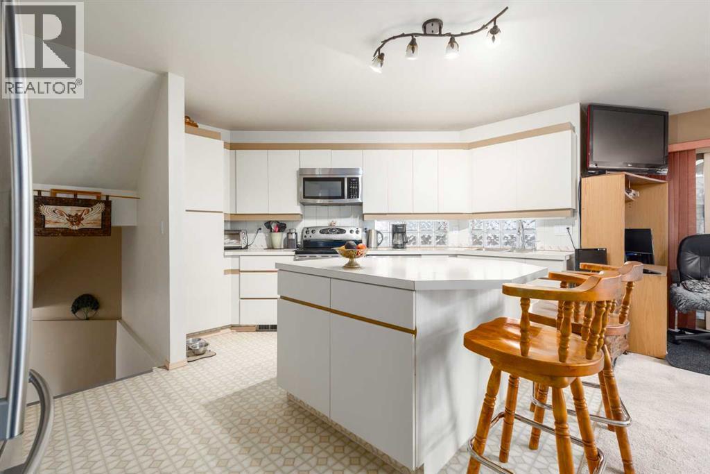 Single Family House for Sale in  Westmount Road NW West Hillhurst Calgary 