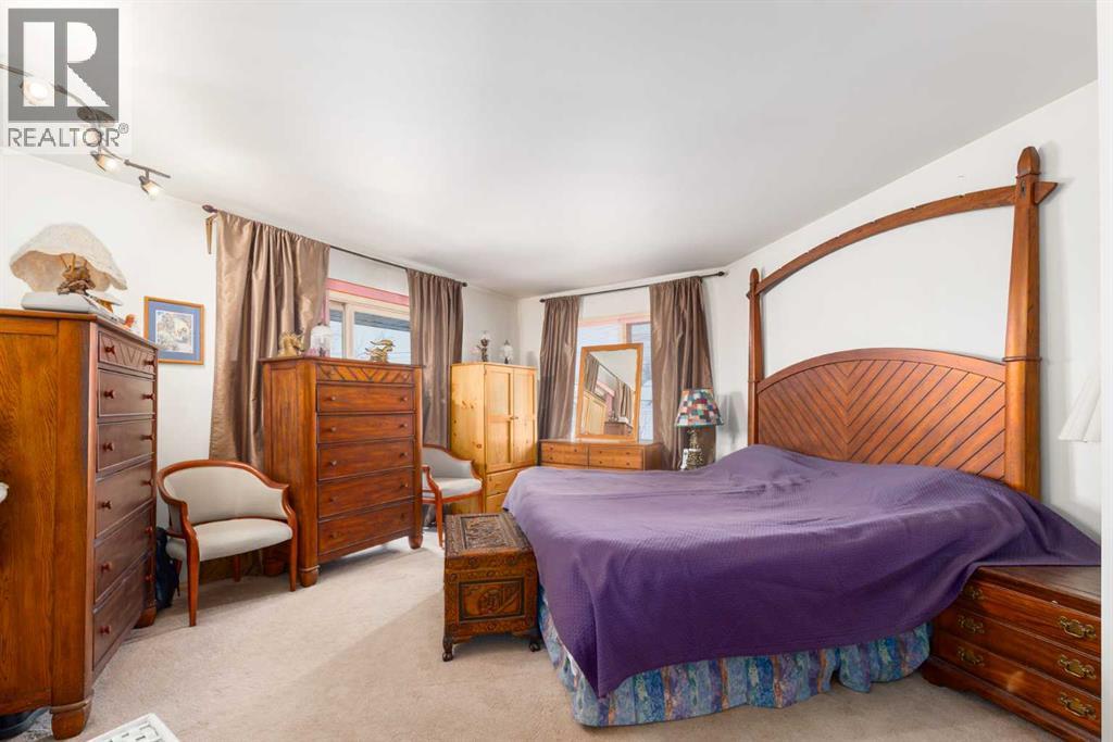 Single Family House for Sale in  Westmount Road NW West Hillhurst Calgary 