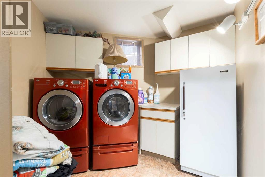 Single Family House for Sale in  Westmount Road NW West Hillhurst Calgary 