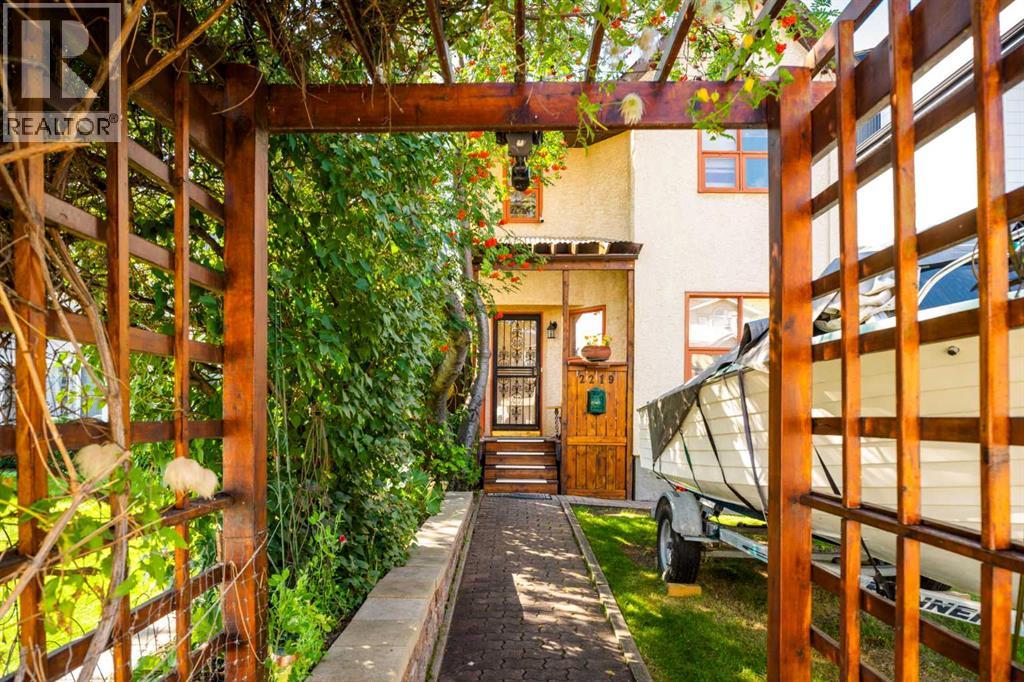 Single Family House for Sale in  Westmount Road NW West Hillhurst Calgary 