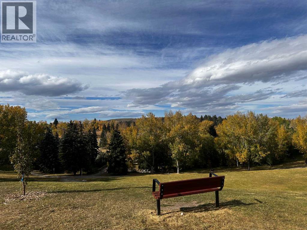 Single Family House for Sale in   Avenue NW Tuxedo Park Calgary 