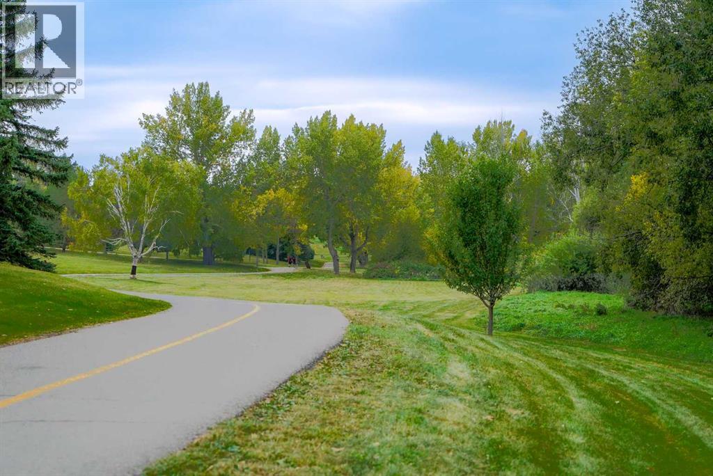 Single Family House for Sale in   Avenue NW Tuxedo Park Calgary 