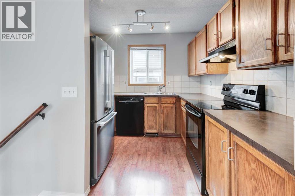 Single Family House 3 Level for Sale in  Shawglen Way SW Shawnessy Calgary 