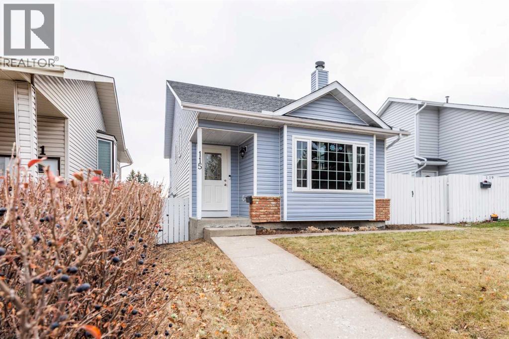 Single Family House 3 Level for Sale in  Shawglen Way SW Shawnessy Calgary 