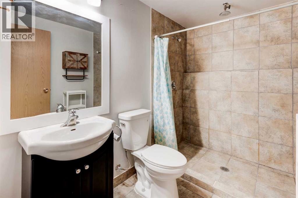 Single Family House 3 Level for Sale in  Shawglen Way SW Shawnessy Calgary 