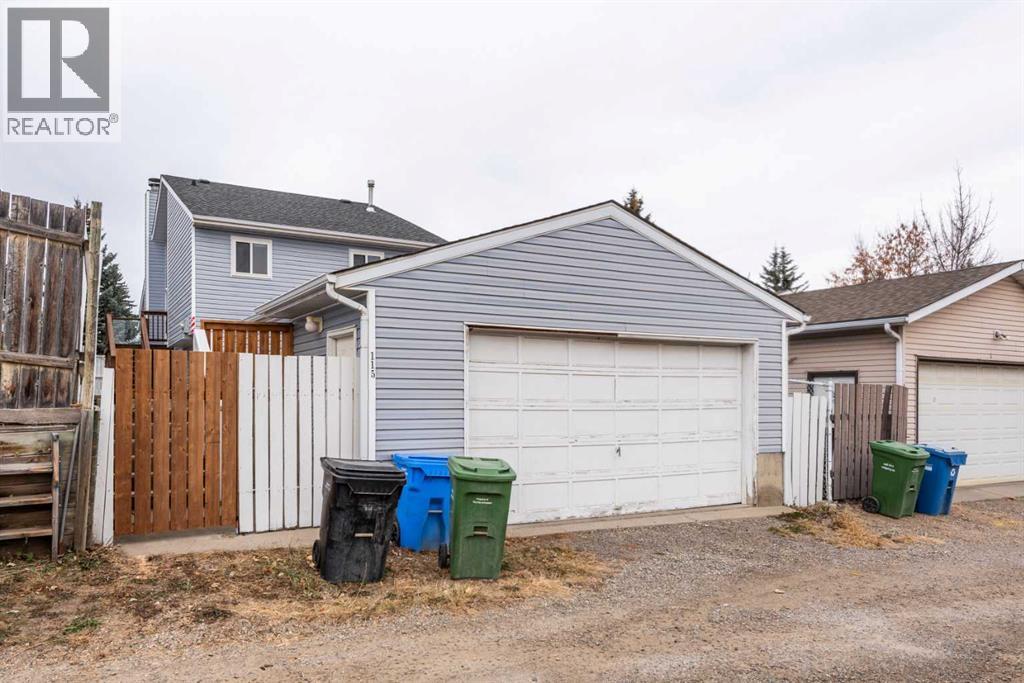 Single Family House 3 Level for Sale in  Shawglen Way SW Shawnessy Calgary 