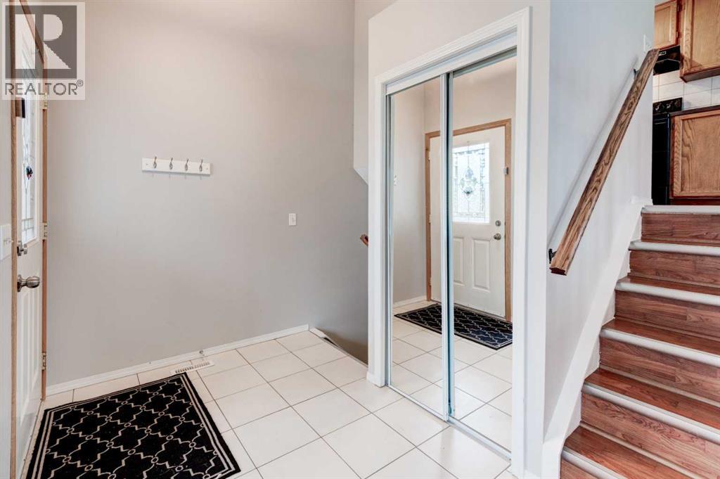 Single Family House 3 Level for Sale in  Shawglen Way SW Shawnessy Calgary 