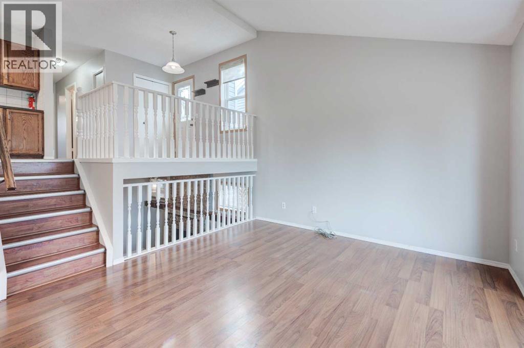 Single Family House 3 Level for Sale in  Shawglen Way SW Shawnessy Calgary 