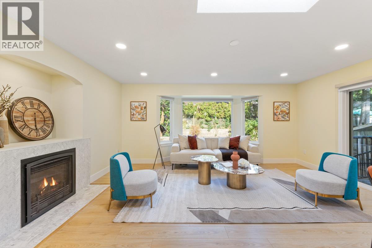 2518 SWINBURNE AVENUE, North Vancouver