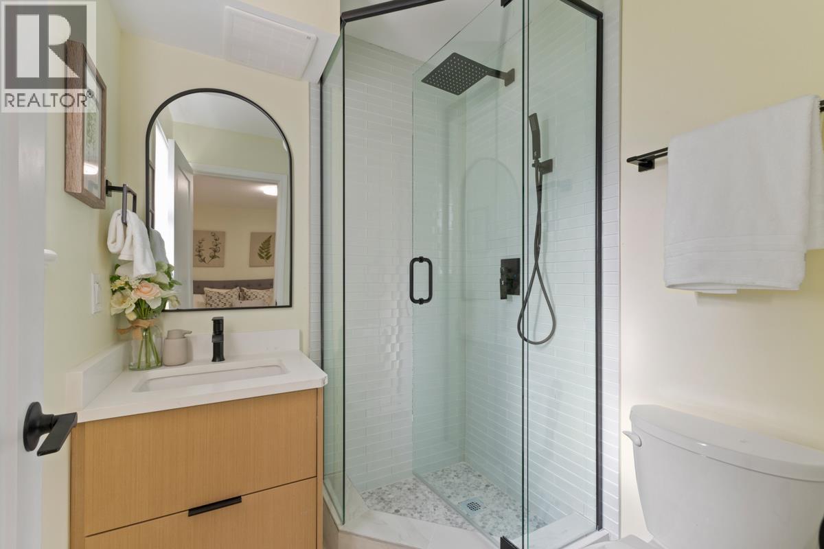 2518 SWINBURNE AVENUE, North Vancouver