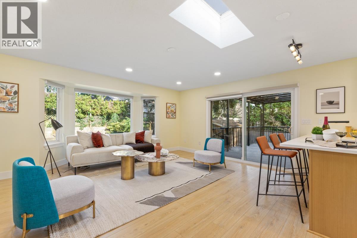 2518 SWINBURNE AVENUE, North Vancouver