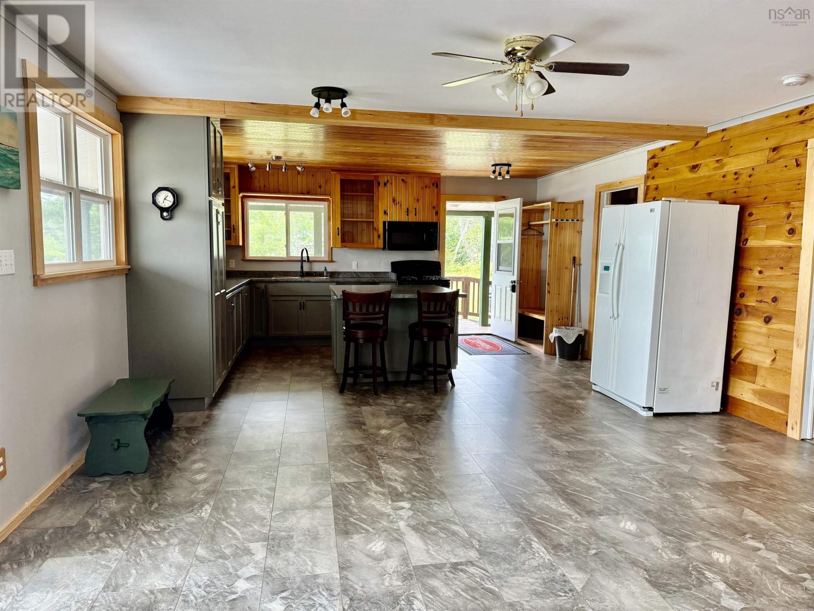 Property 14 of 30 of 225 Hemlock Haven