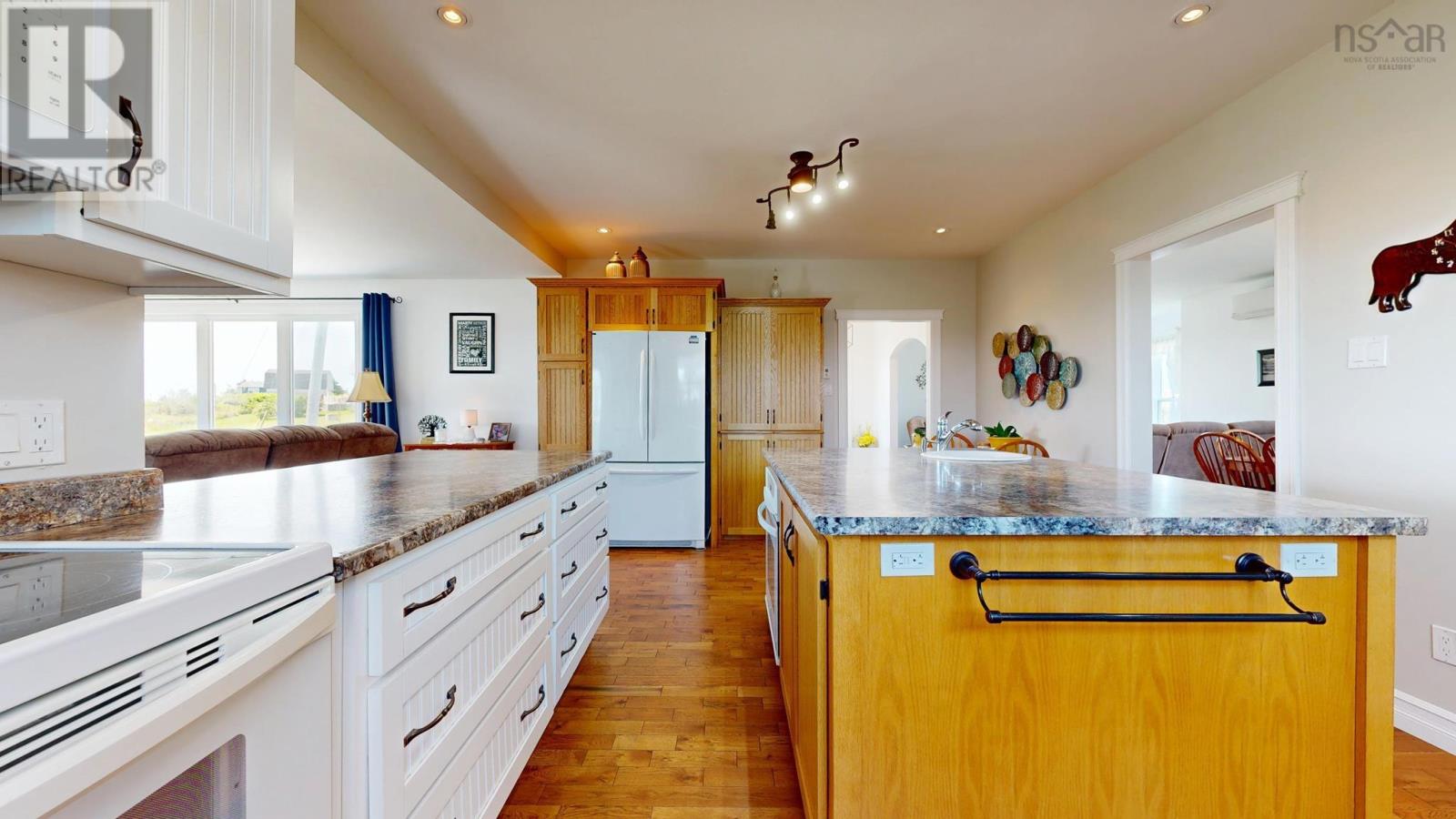 Property 20 of 49 of 3009 Main Street