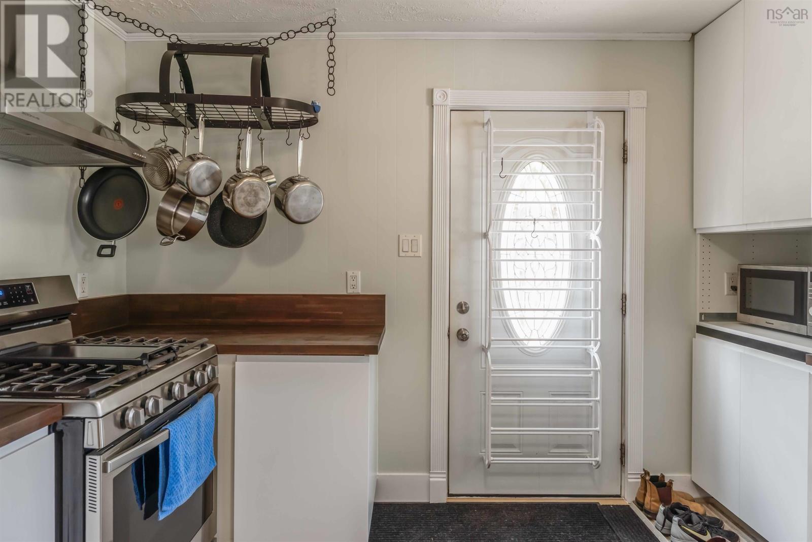 Property 6 of 48 of 265 Black Hole