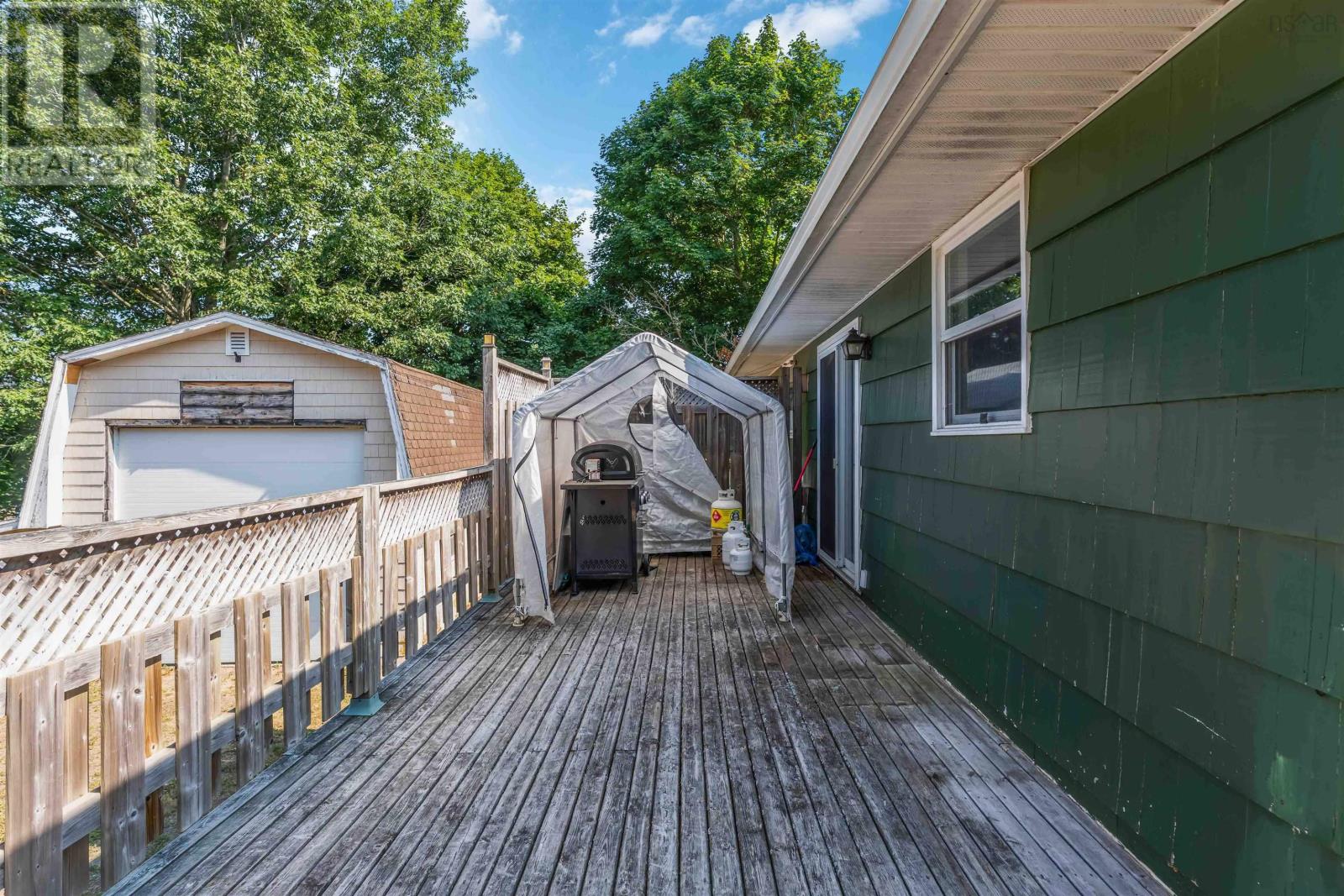 Property 27 of 48 of 265 Black Hole