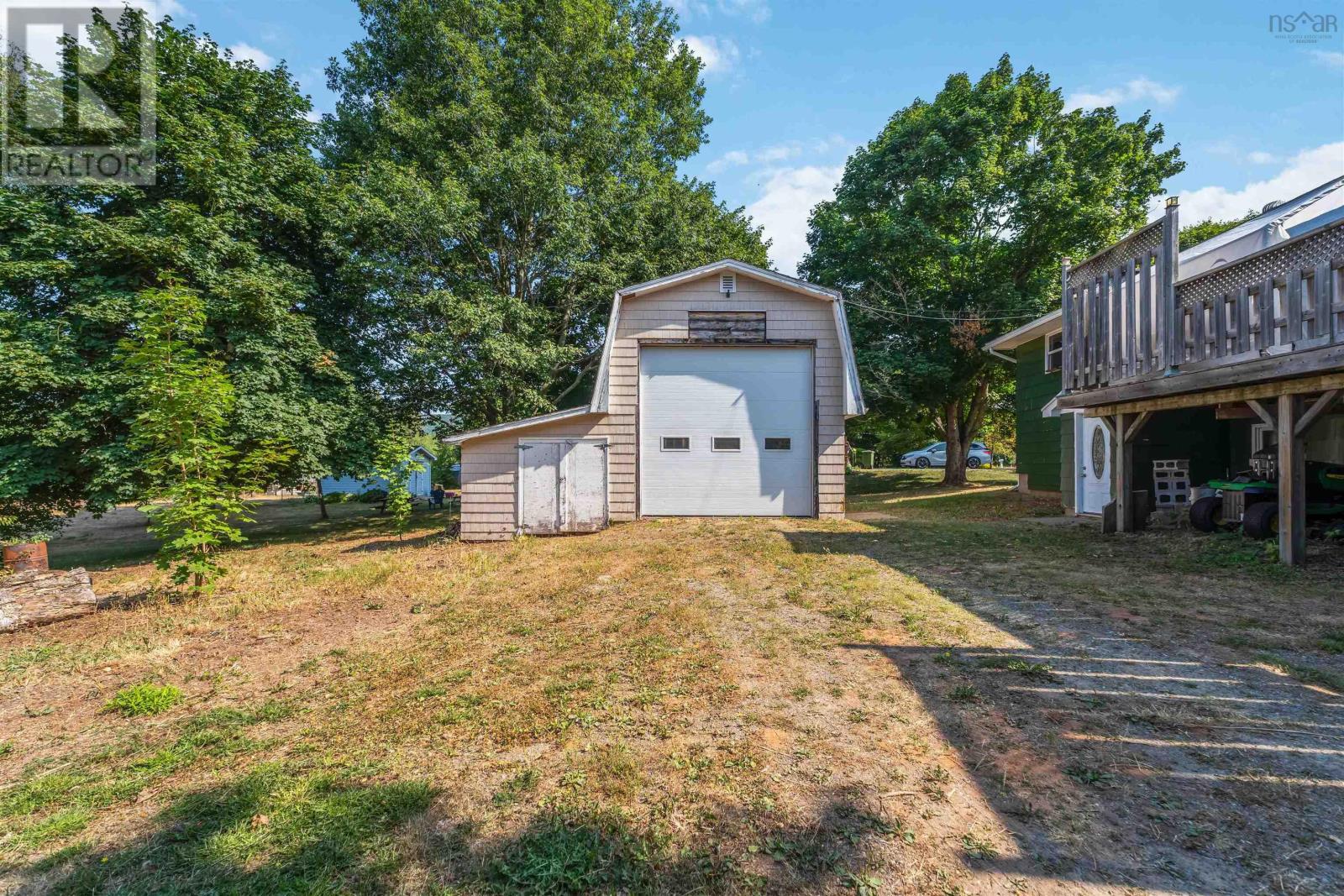 Property 28 of 48 of 265 Black Hole