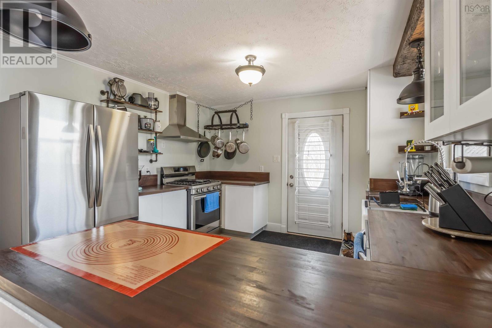 Property 4 of 48 of 265 Black Hole