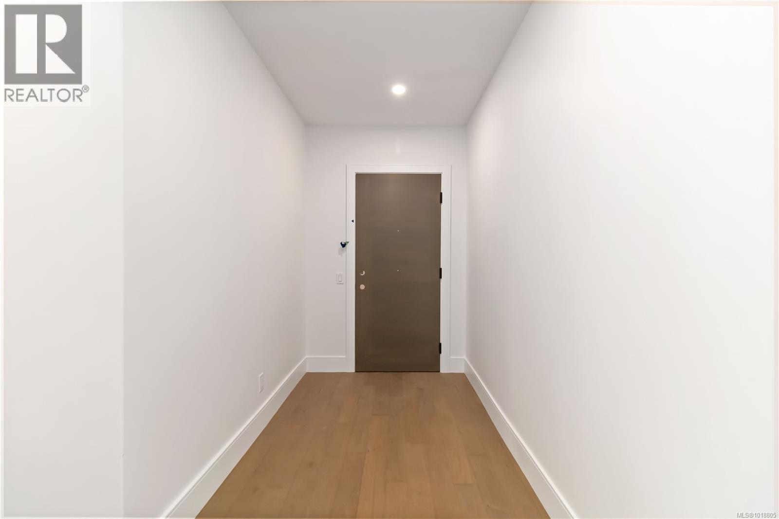 306 986 Doumac Avenue, Saanich