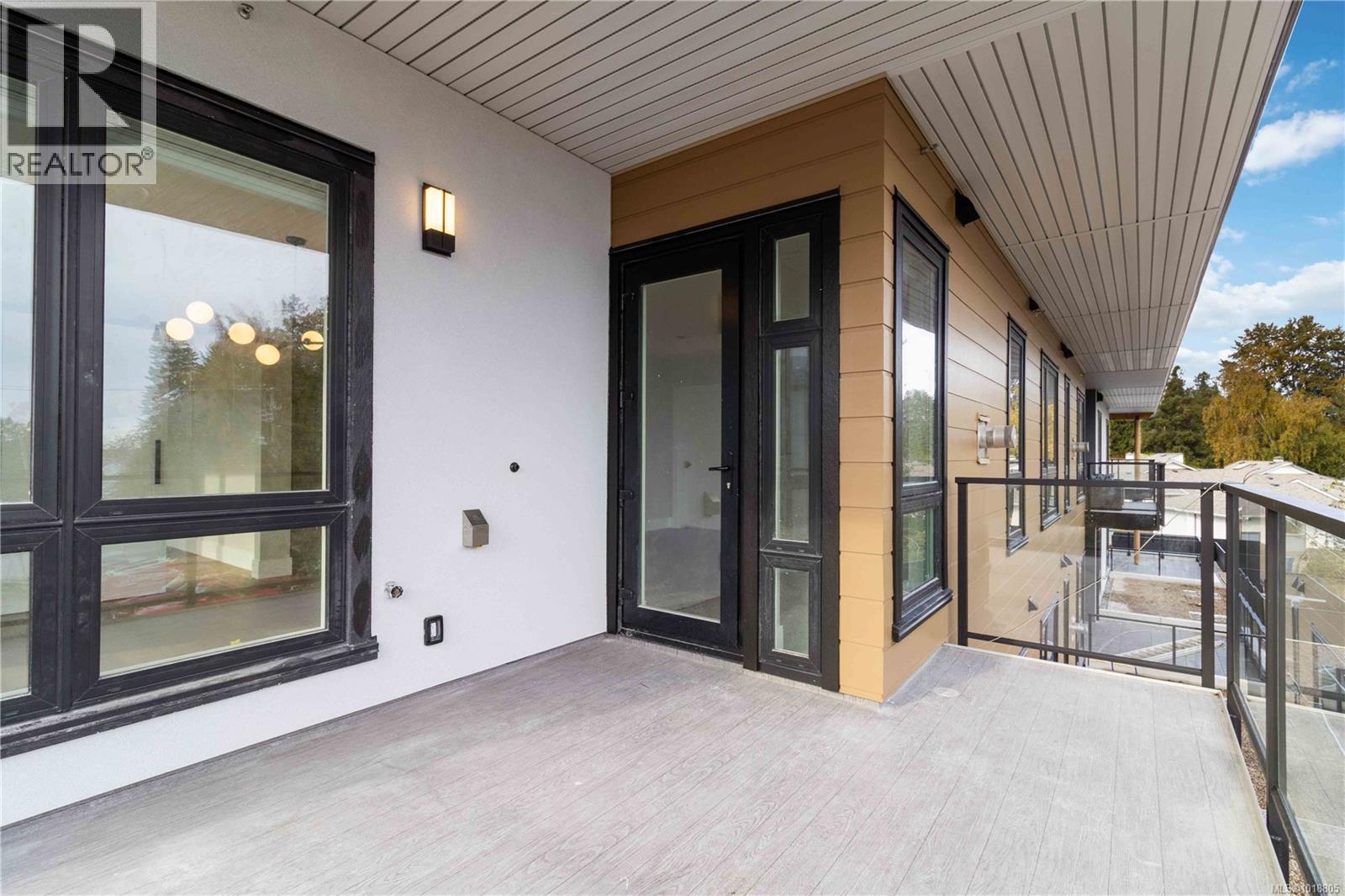 306 986 Doumac Avenue, Saanich