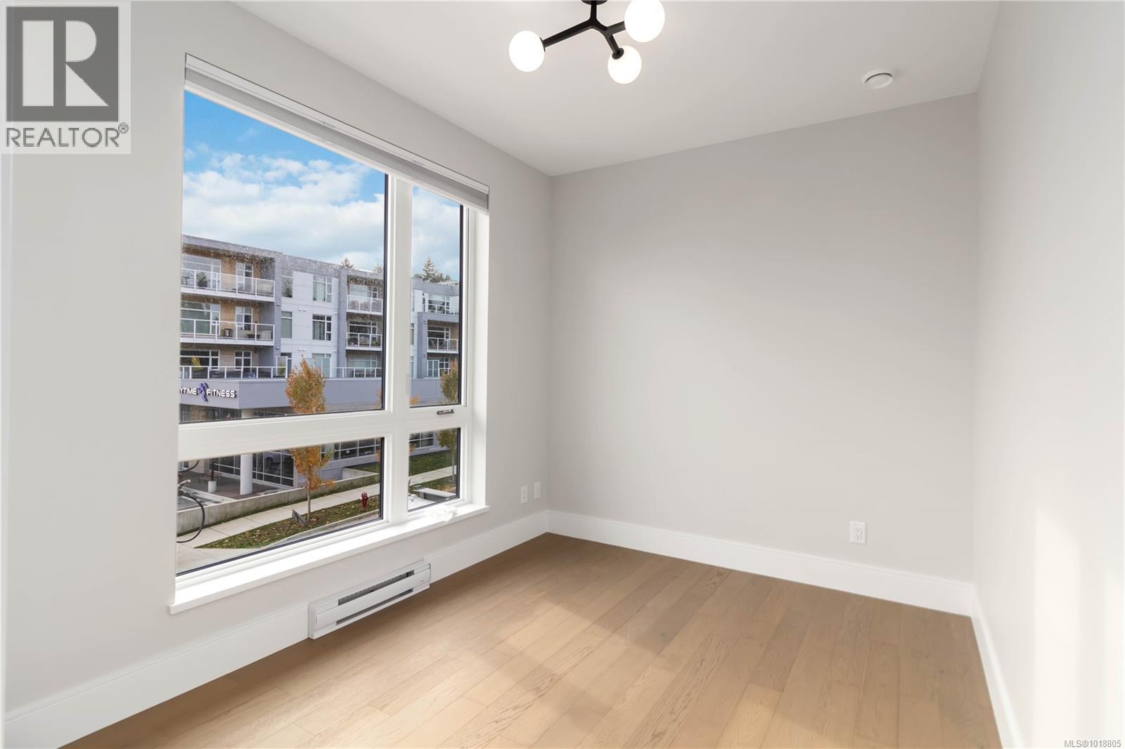 306 986 Doumac Avenue, Saanich