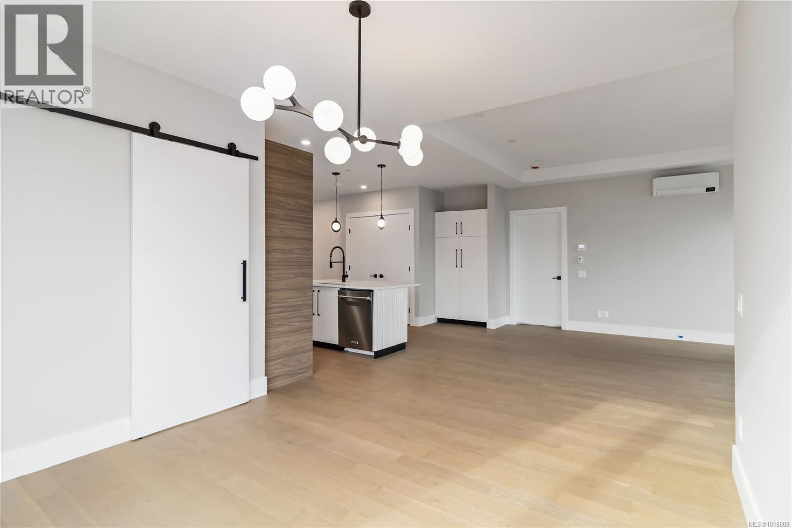 306 986 Doumac Avenue, Saanich