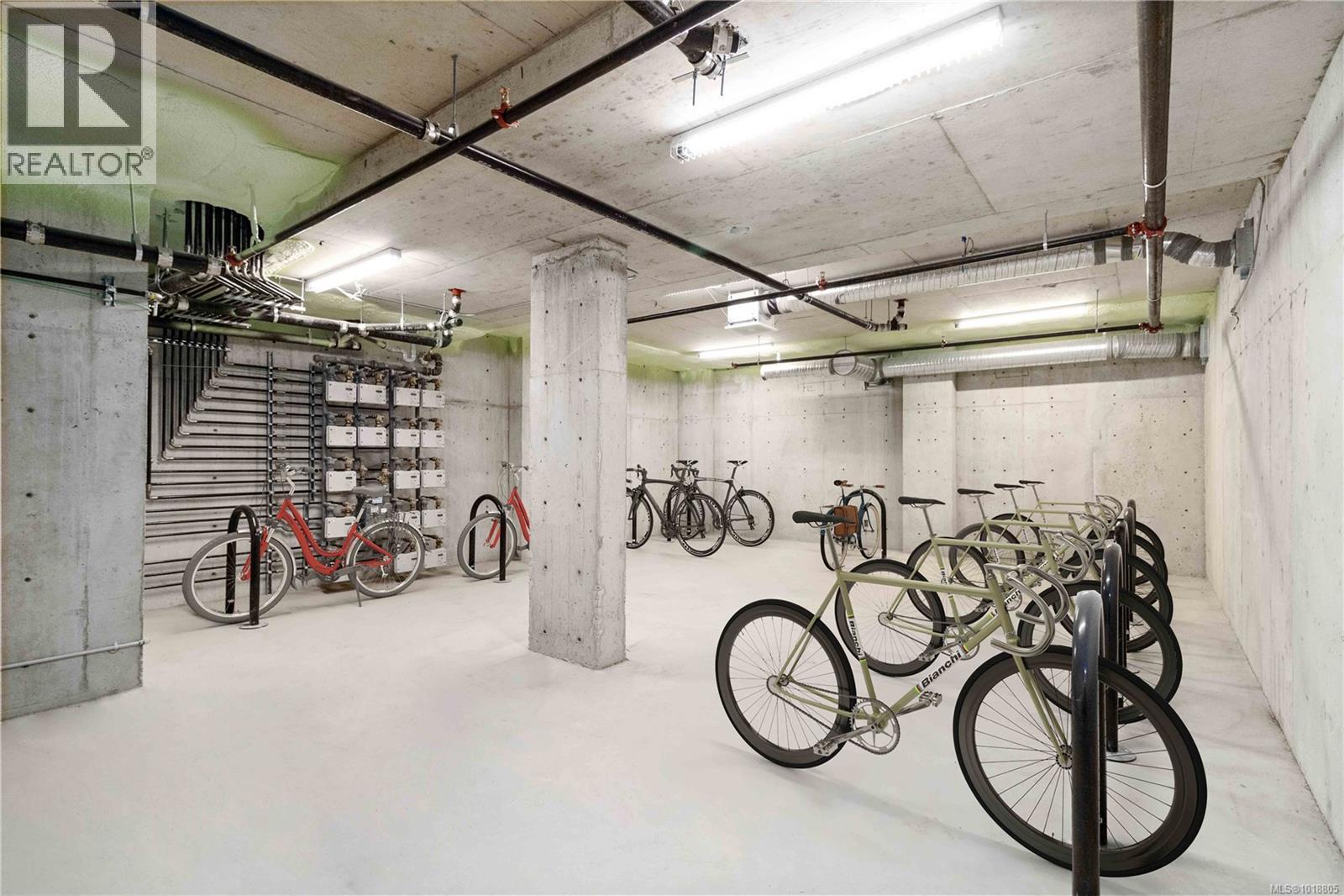 306 986 Doumac Avenue, Saanich