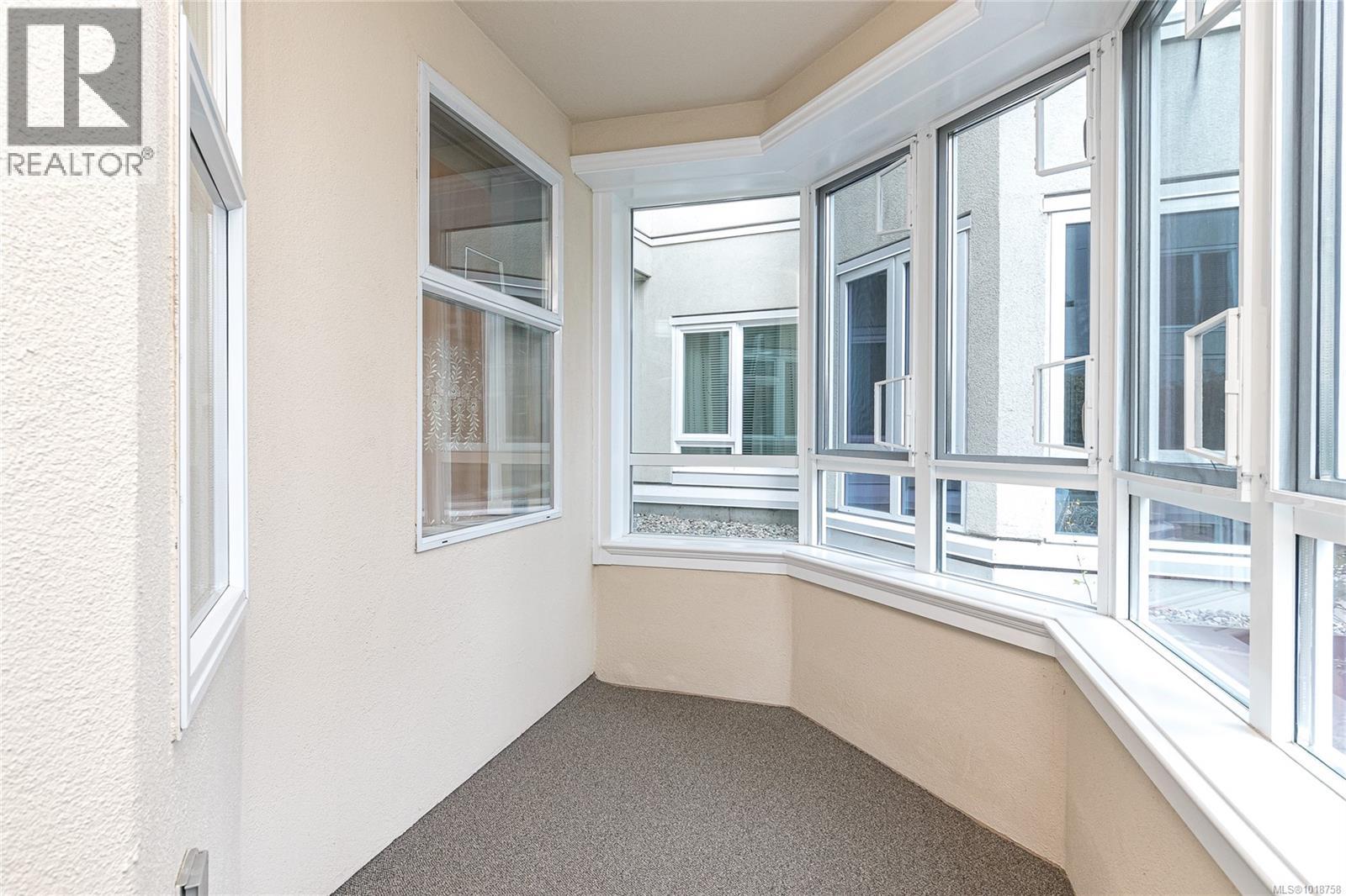 105 1521 Church Avenue, Saanich