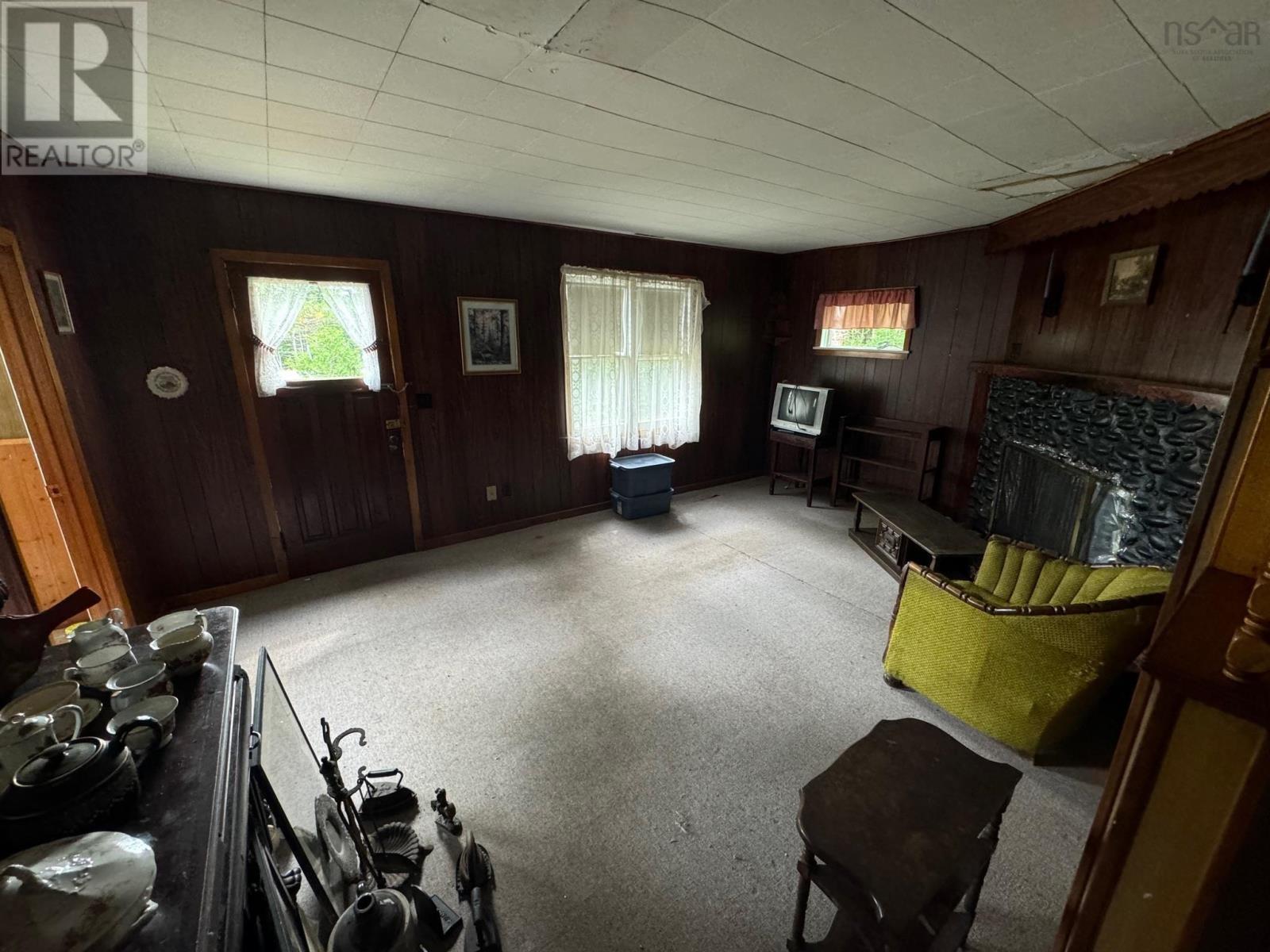 Property 14 of 22 of 12272 Highway 105