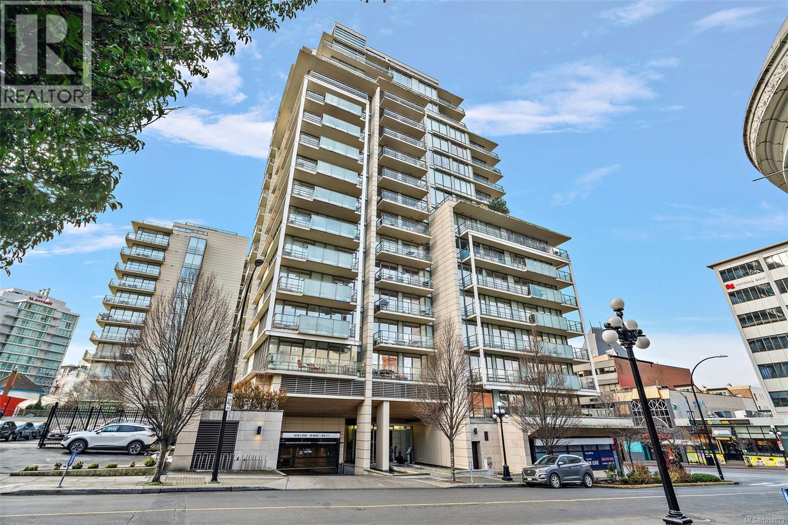 707 Courtney St, Victoria - Exteriors - Photo 2