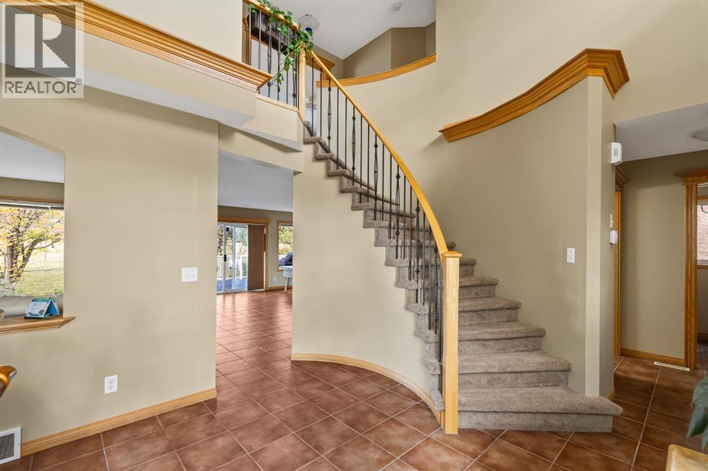 Single Family House for Sale in  Simcoe Close SW Signal Hill Calgary 