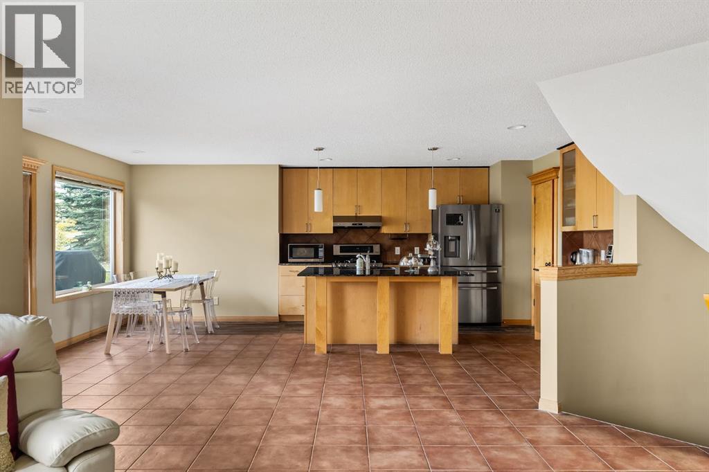 Single Family House for Sale in  Simcoe Close SW Signal Hill Calgary 