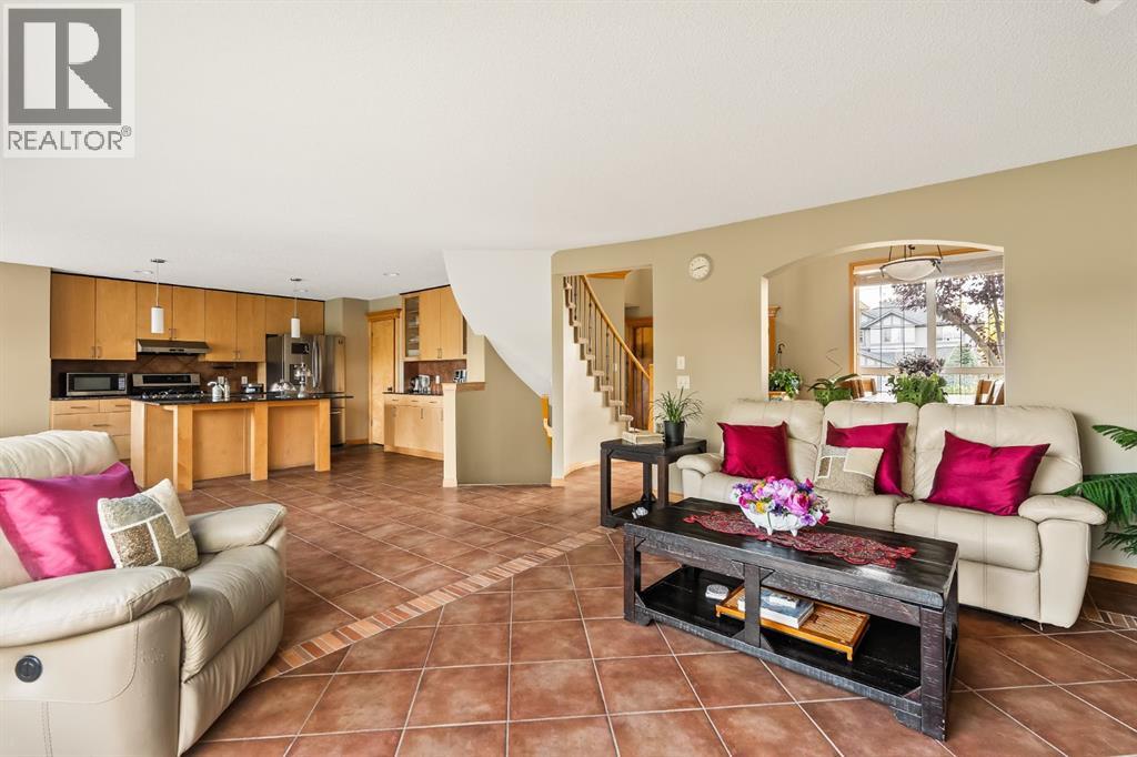 Single Family House for Sale in  Simcoe Close SW Signal Hill Calgary 