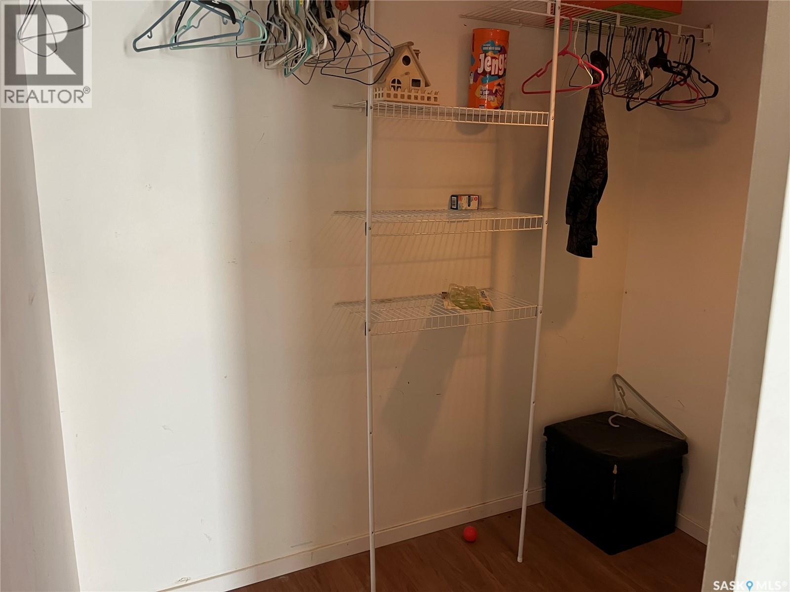 Single Family House Bungalow for Sale in  TH AVENUE Regina 