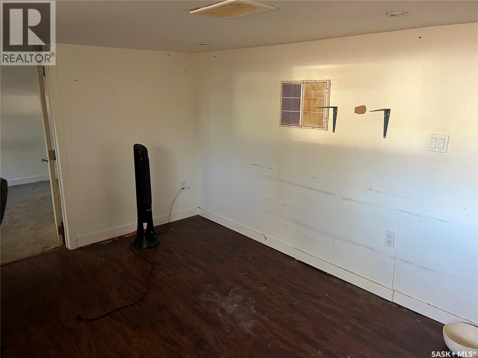 Single Family House Bungalow for Sale in  TH AVENUE Regina 