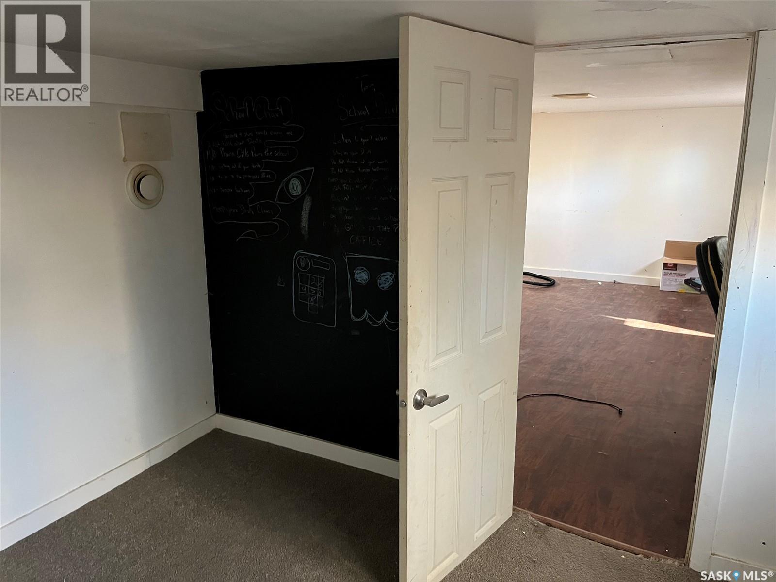 Single Family House Bungalow for Sale in  TH AVENUE Regina 