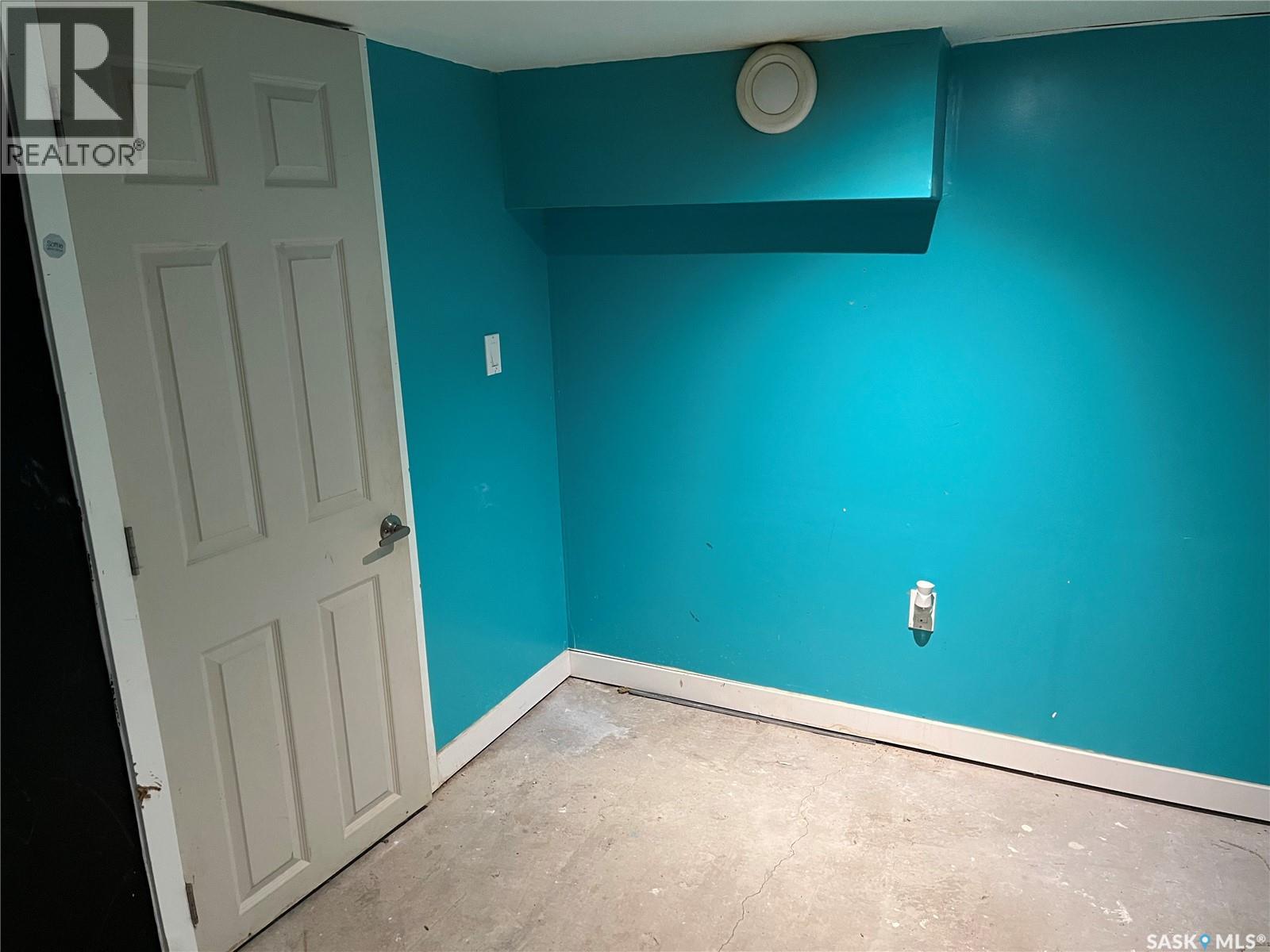 Single Family House Bungalow for Sale in  TH AVENUE Regina 