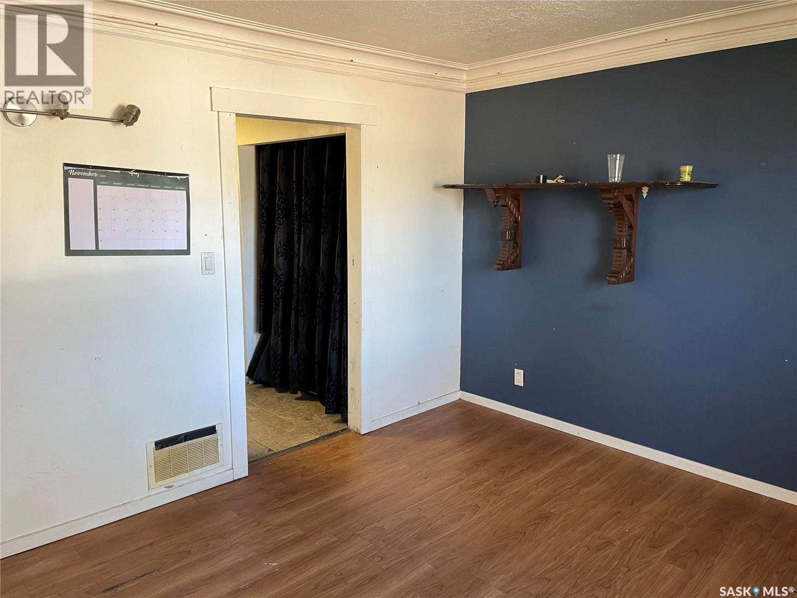 Single Family House Bungalow for Sale in  TH AVENUE Regina 