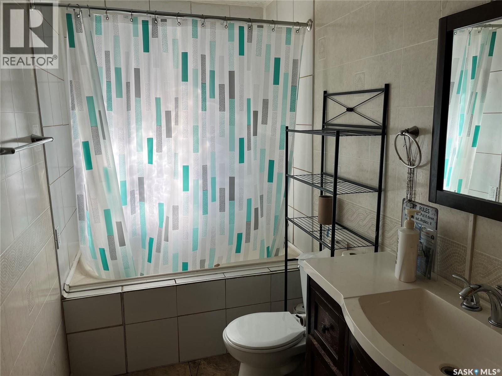 Single Family House Bungalow for Sale in  TH AVENUE Regina 