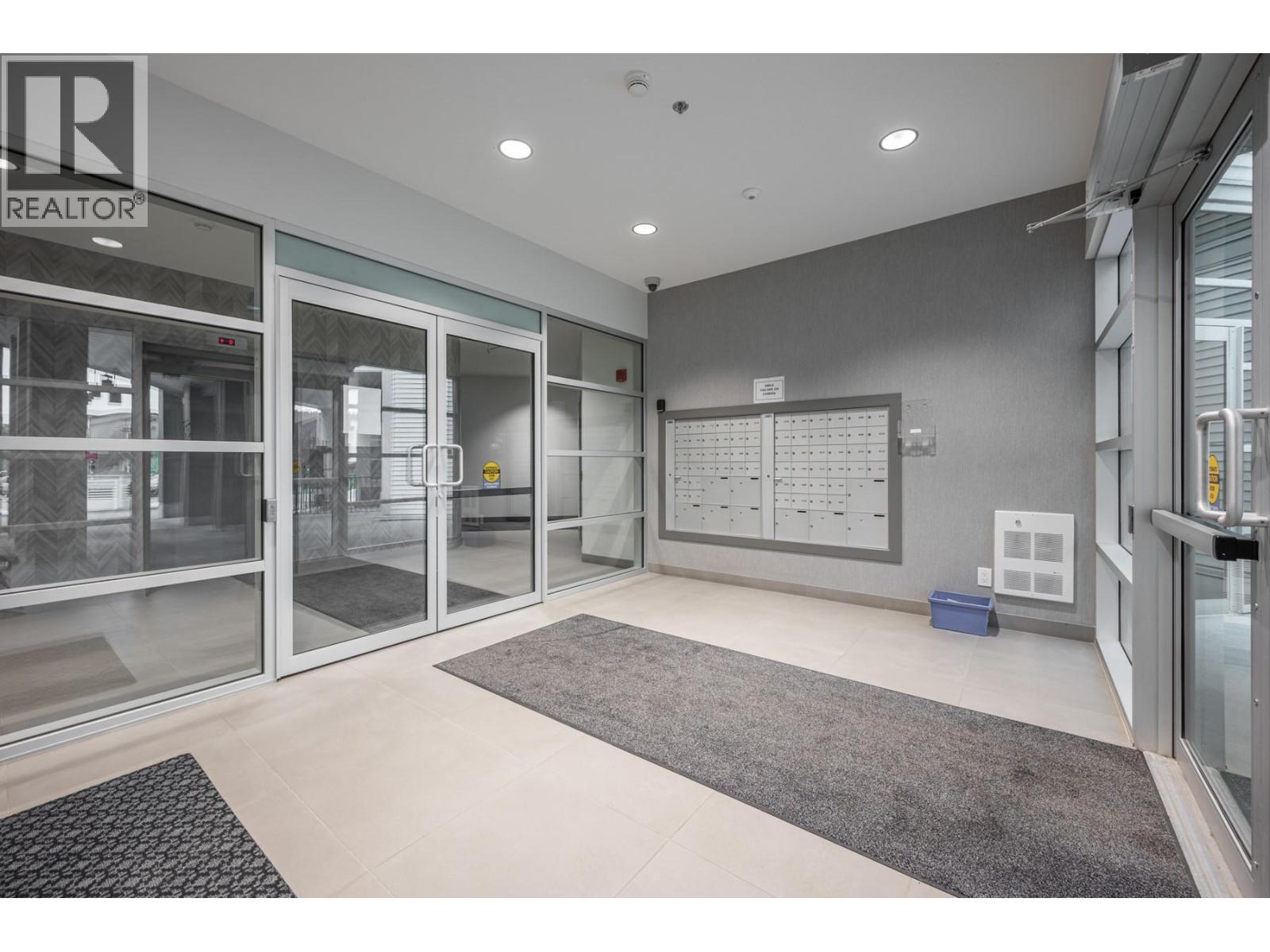 #309 1880 HUGH ALLAN DRIVE - 32