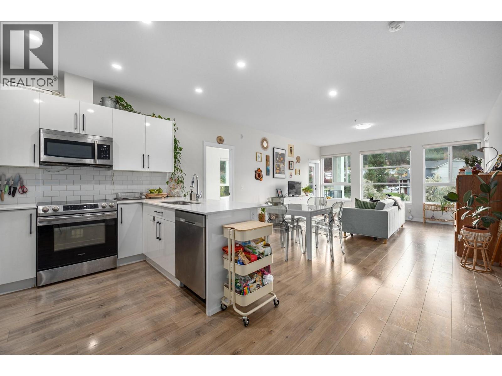 #309 1880 HUGH ALLAN DRIVE - 4