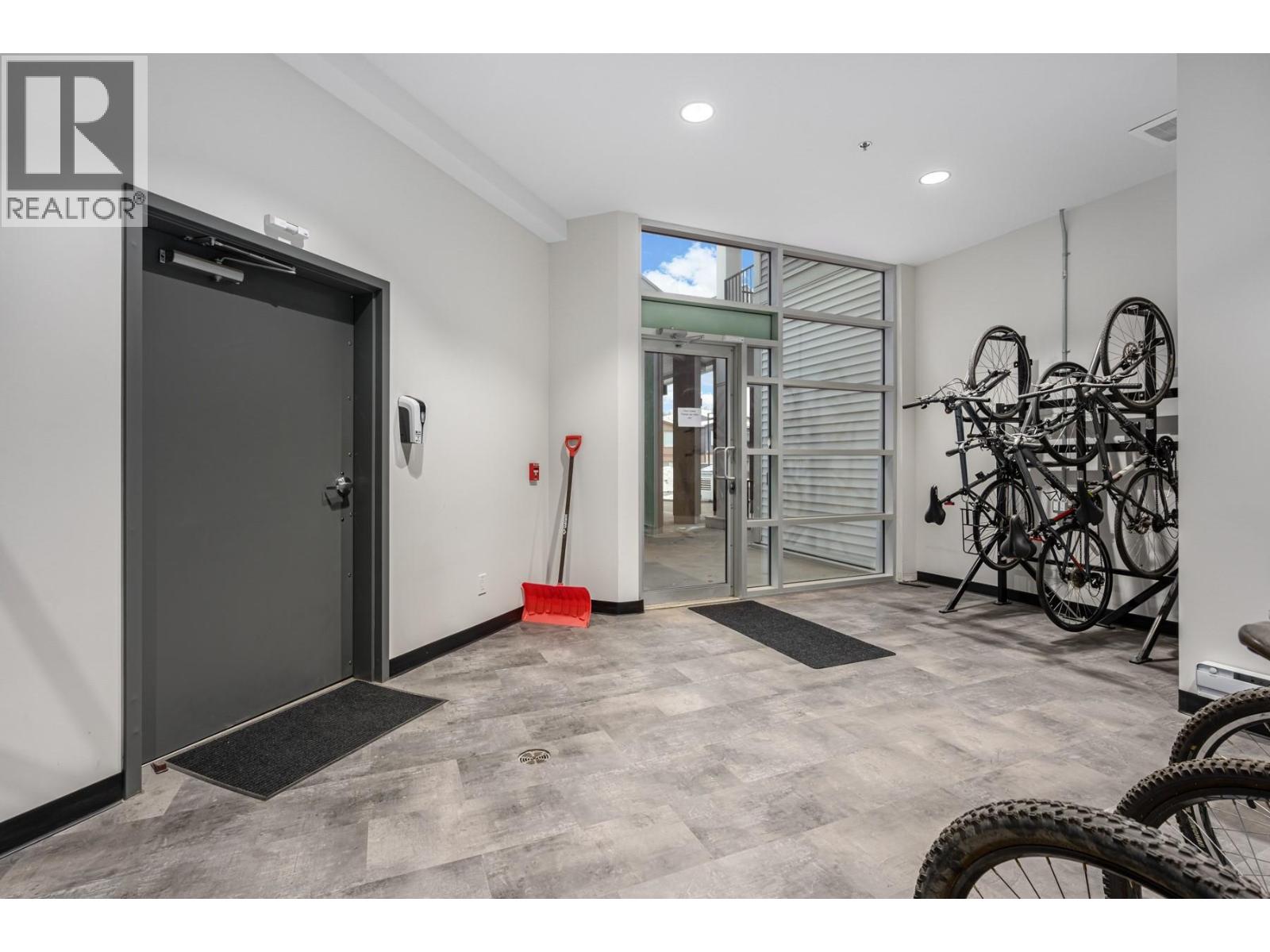 #309 1880 HUGH ALLAN DRIVE - 23