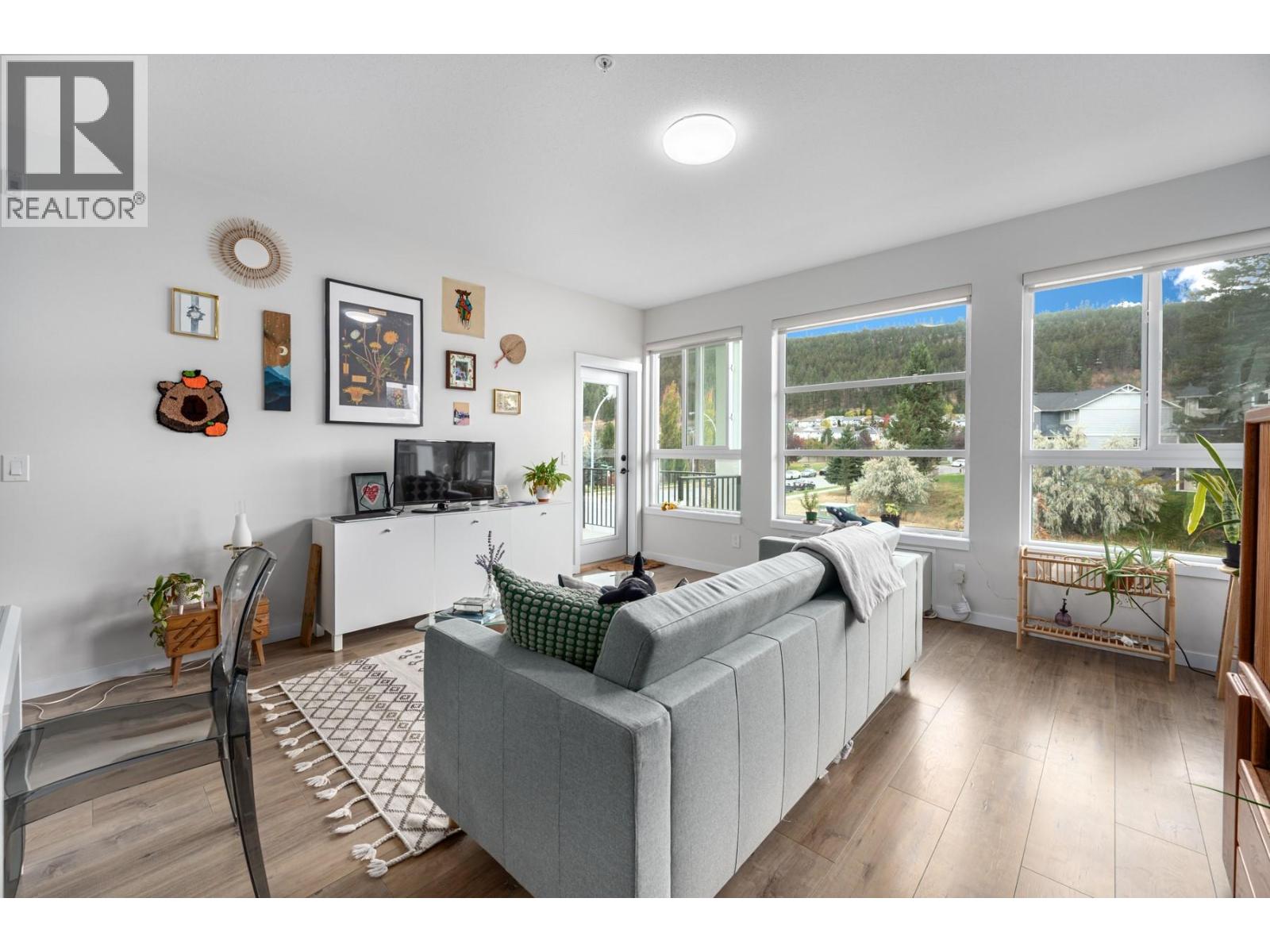 #309 1880 HUGH ALLAN DRIVE - 8