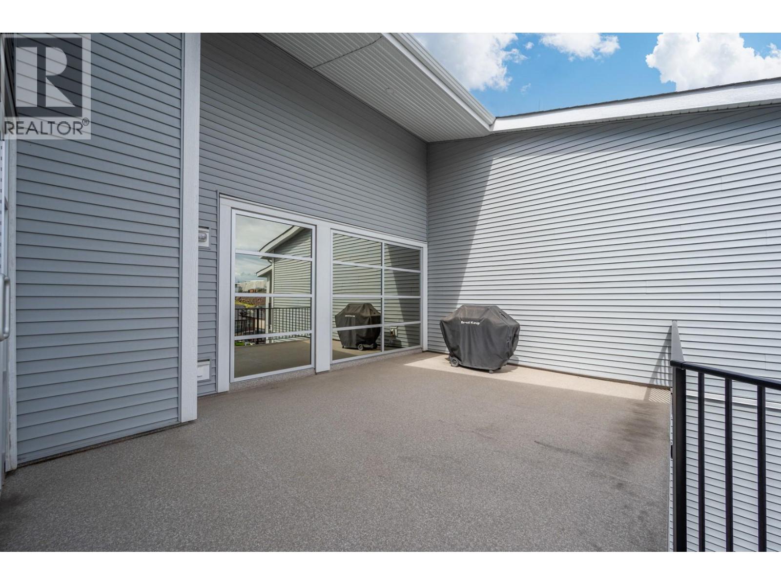 #309 1880 HUGH ALLAN DRIVE - 25