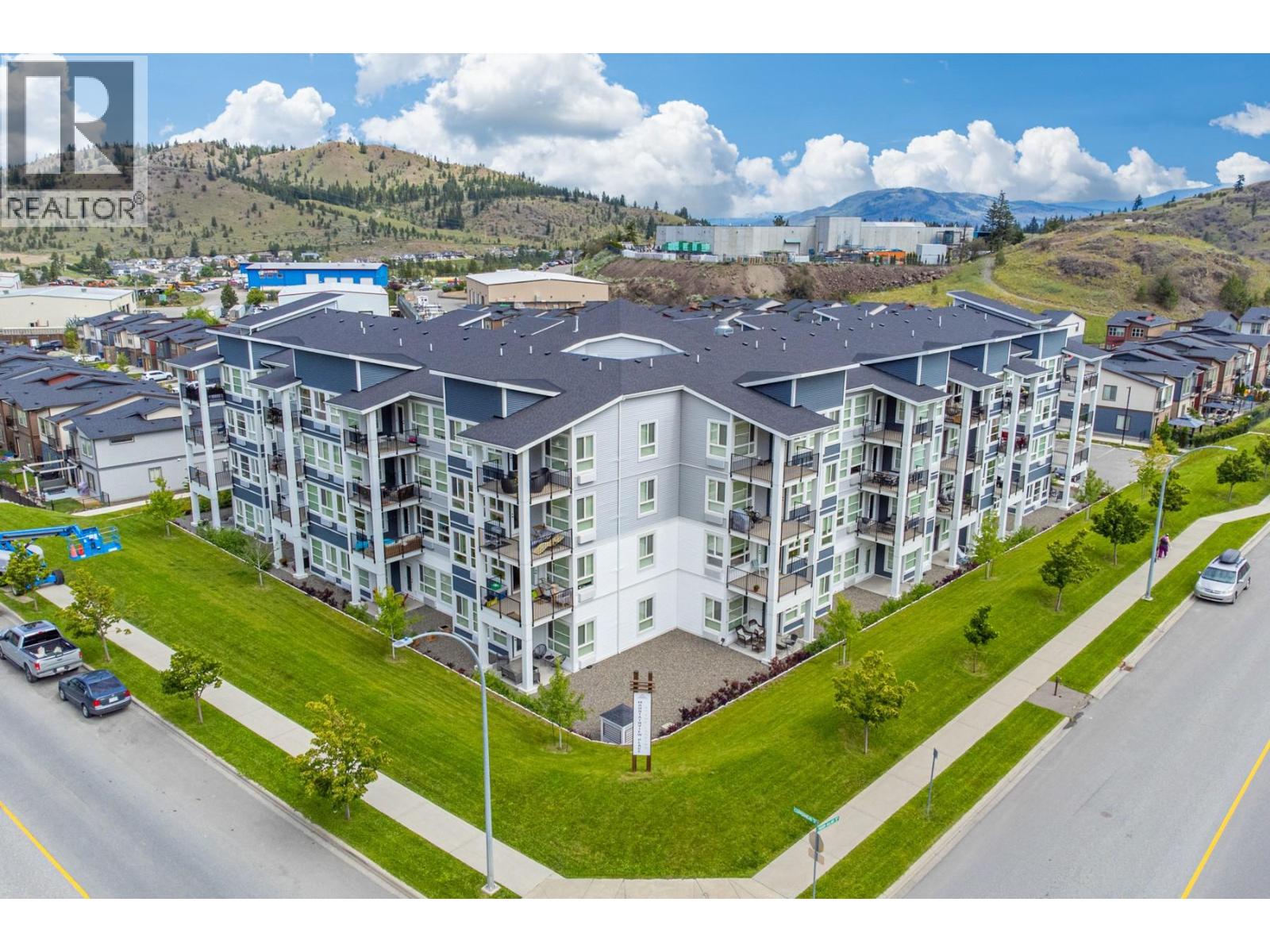 #309 1880 HUGH ALLAN DRIVE - 46