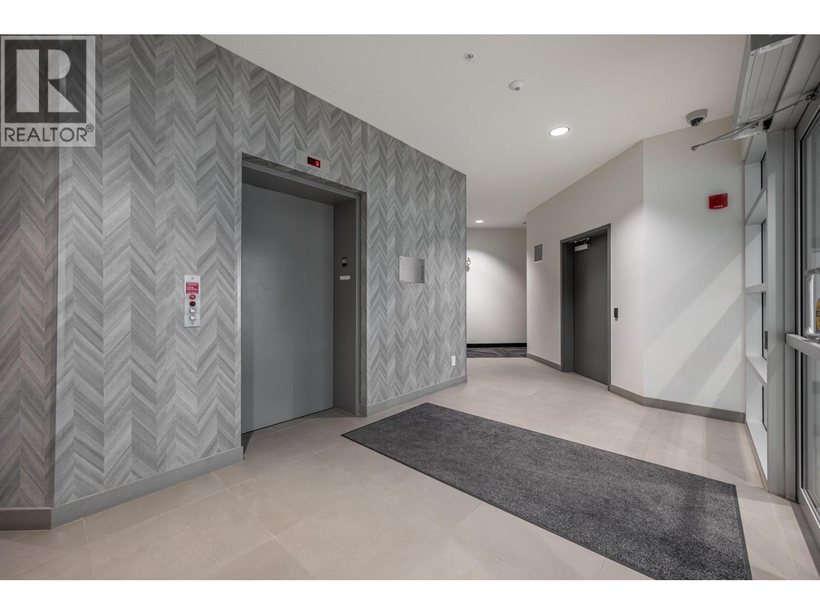 #309 1880 HUGH ALLAN DRIVE - 33