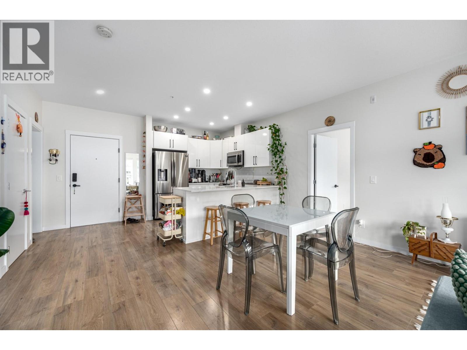 #309 1880 HUGH ALLAN DRIVE - 6