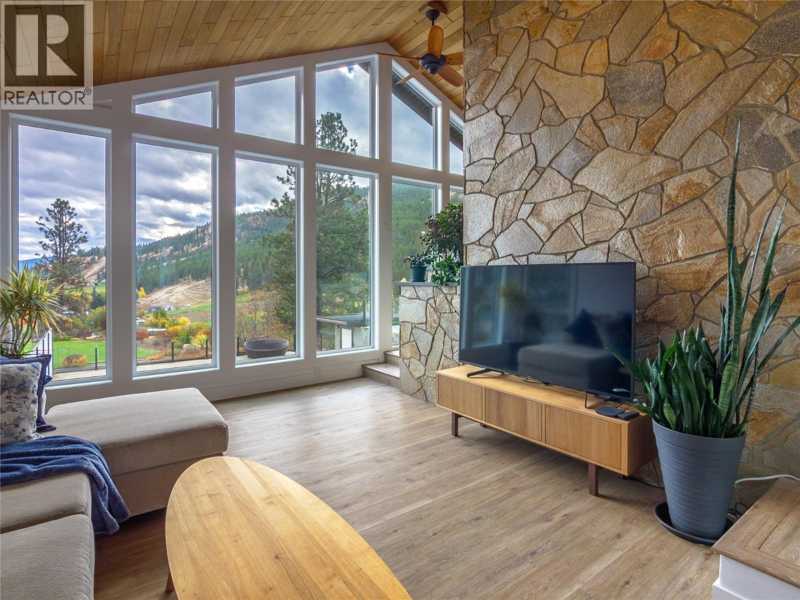 21815 Garnet Valley Road, Summerland