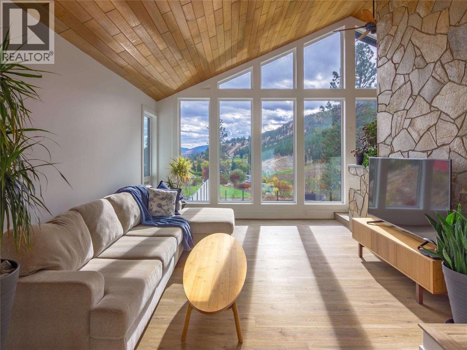 21815 Garnet Valley Road, Summerland