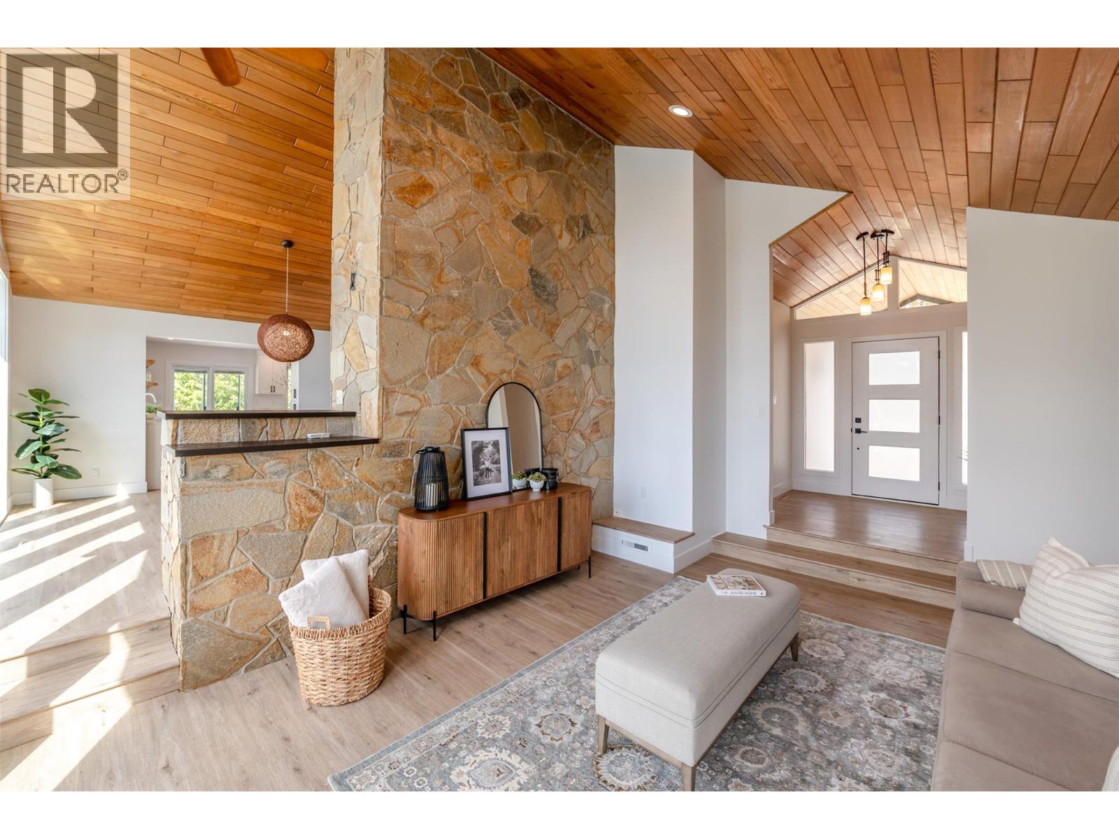 21815 Garnet Valley Road, Summerland