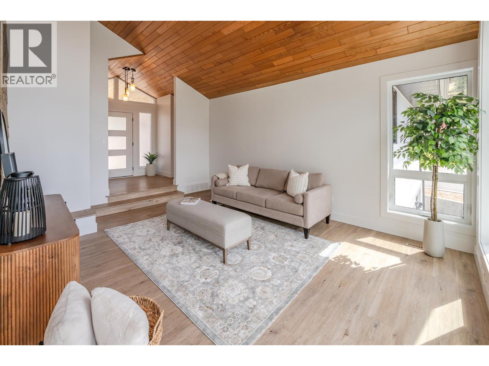 21815 Garnet Valley Road, Summerland